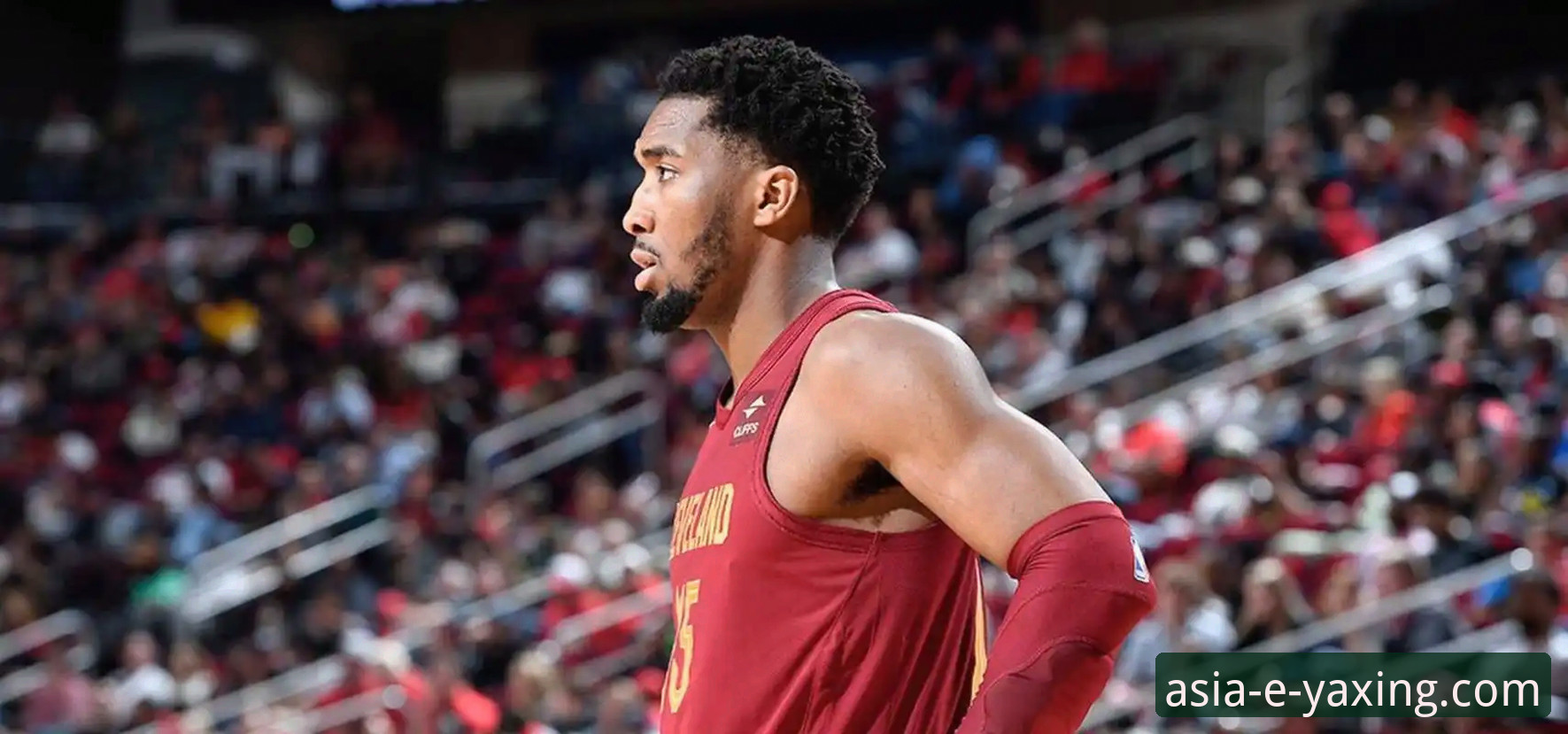 米切尔42分引领骑士险胜魔术：一场攻防转换的深度解析